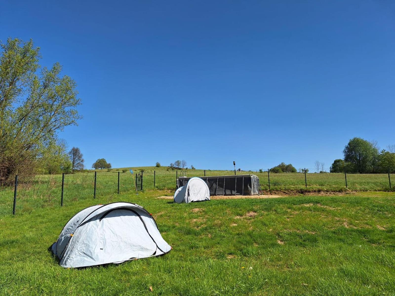 Camping, Zabierz Wlasny Namiot Kameralne Pole Namiotowe Z Basenem Kinem Plenerowym Miejscem Na Ognisko I Placem Zabaw Zywe Zwierzeta Agroturystyka Giebultow  Exteriér fotografie